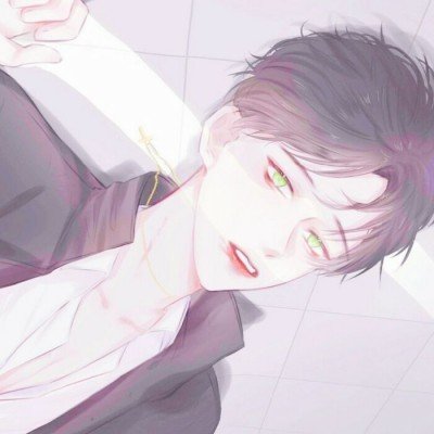 北洋水师水兵墓前放着中国航母模型